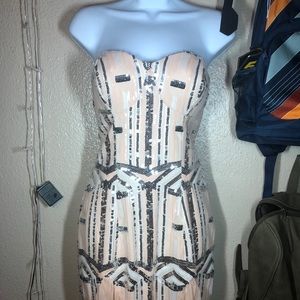 CITY TRIANGLES Form fitting gown